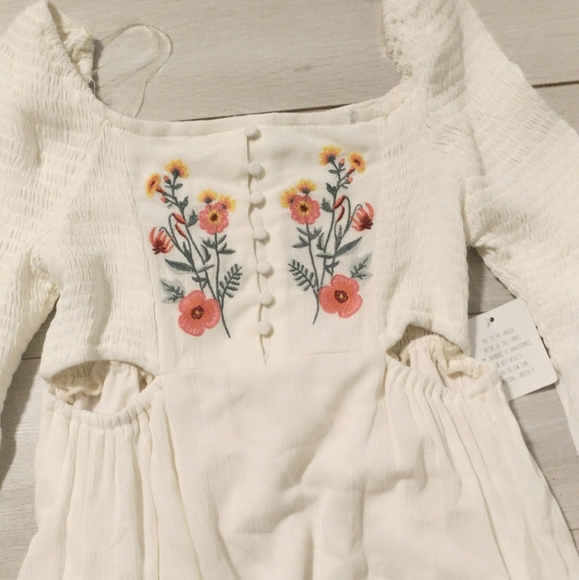 Coco + Jaimeson Boho Embroidered Flower Dress - Picture 7 of 7